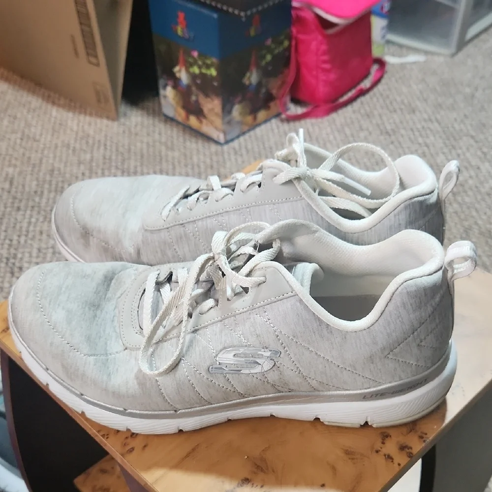Skechers Women's Light Gray Sneakers